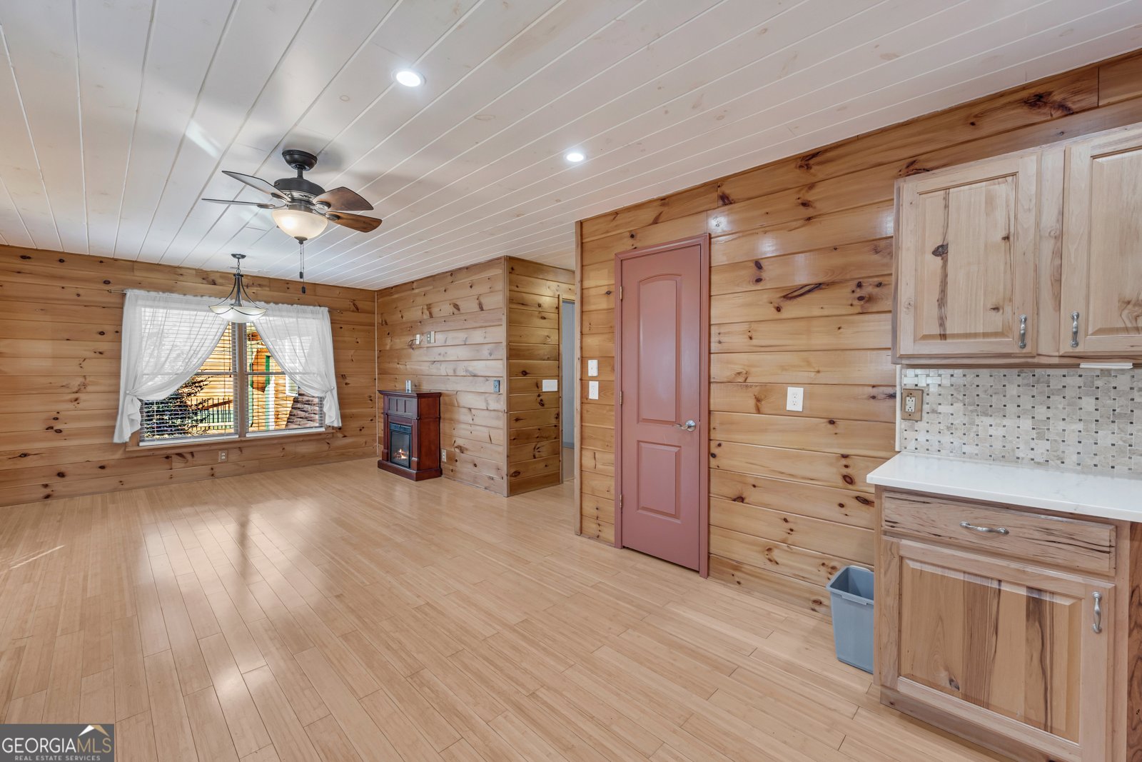 215 Stonehedge Drive Clarkesville - 23