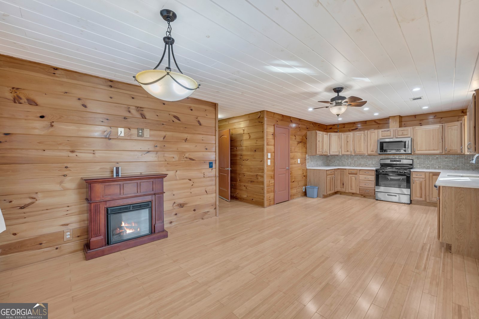 215 Stonehedge Drive Clarkesville - 24