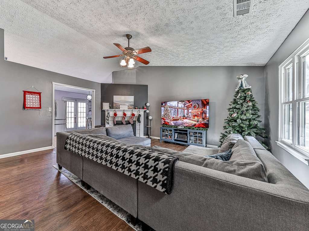 606 Bluff Drive Woodstock - 3