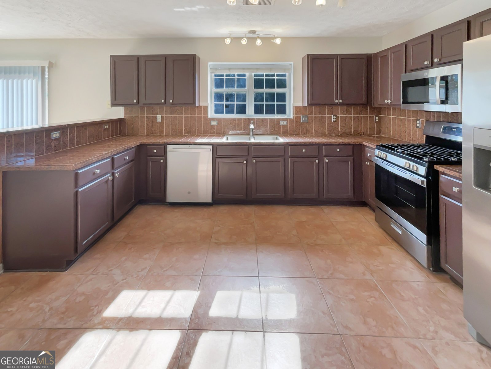 3184 Broadleaf Avenue South Fulton - 2