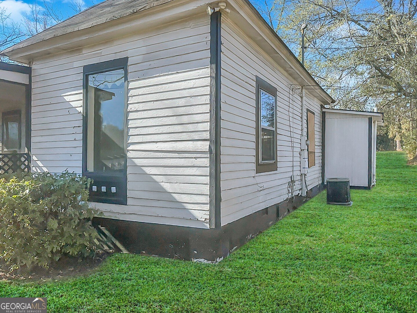 1392 Fort Hill Street Macon - 27