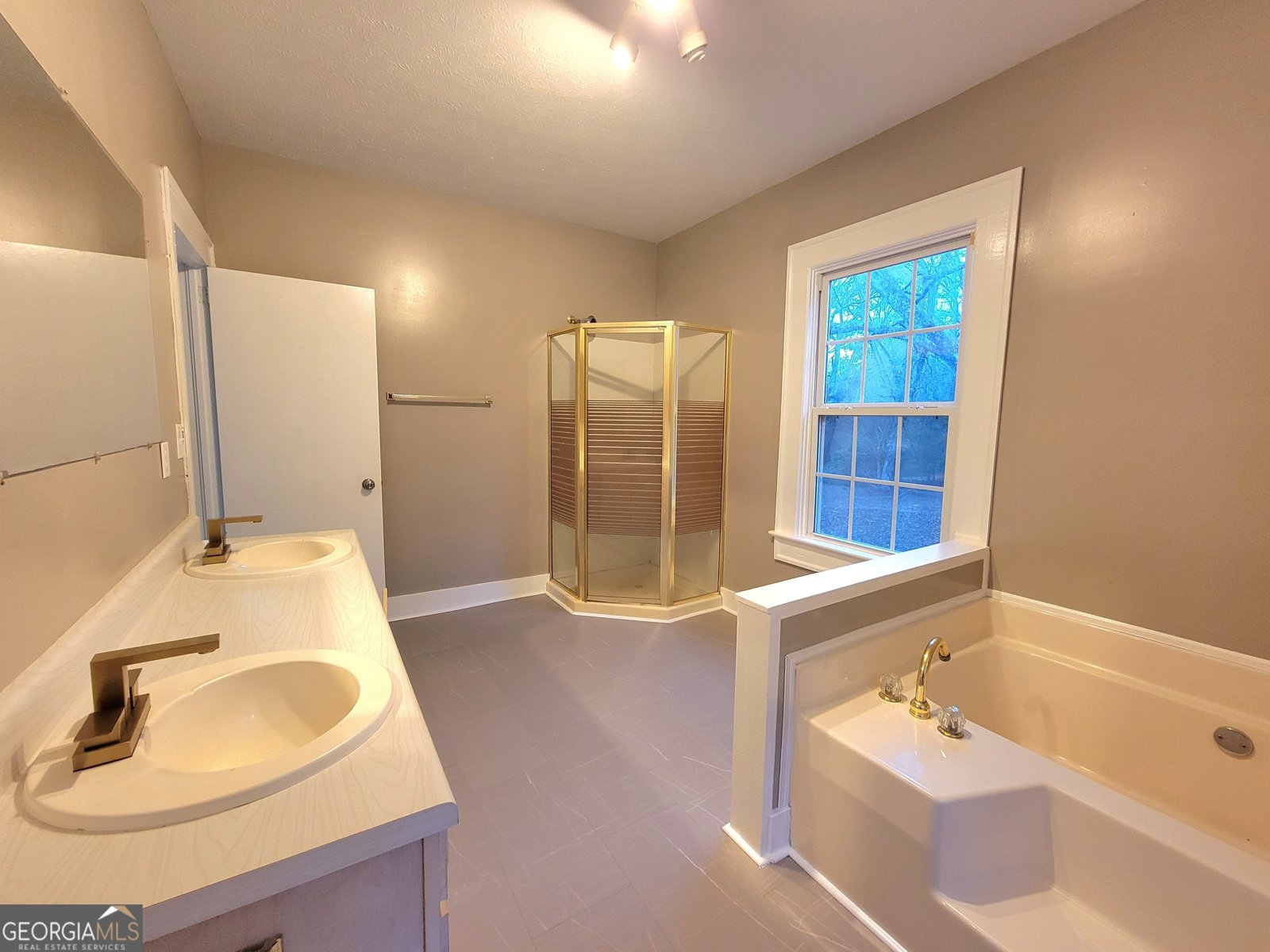 202 Railroad Street Valley - 14