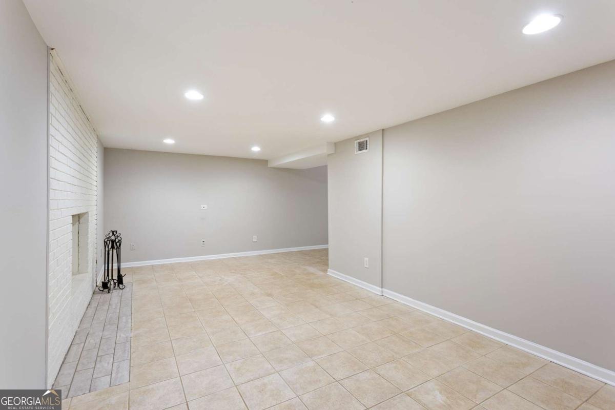 2316 Elmwood Drive Atlanta - 29