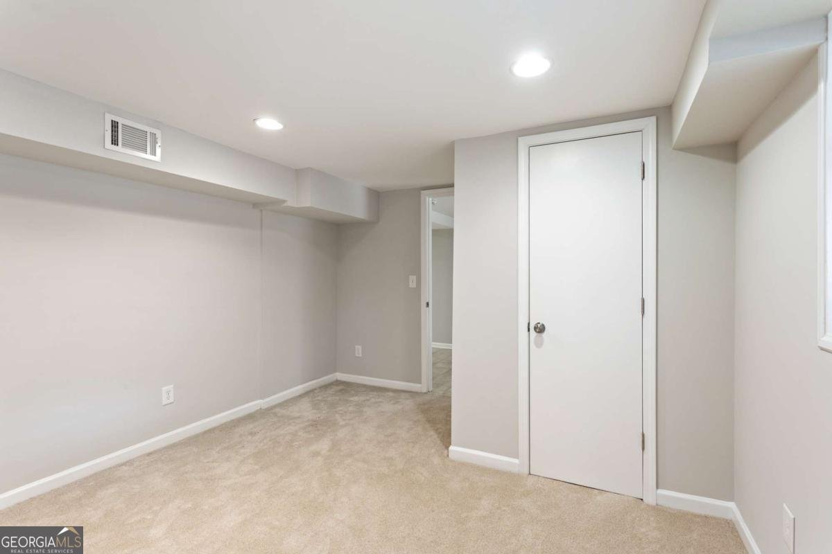 2316 Elmwood Drive Atlanta - 35