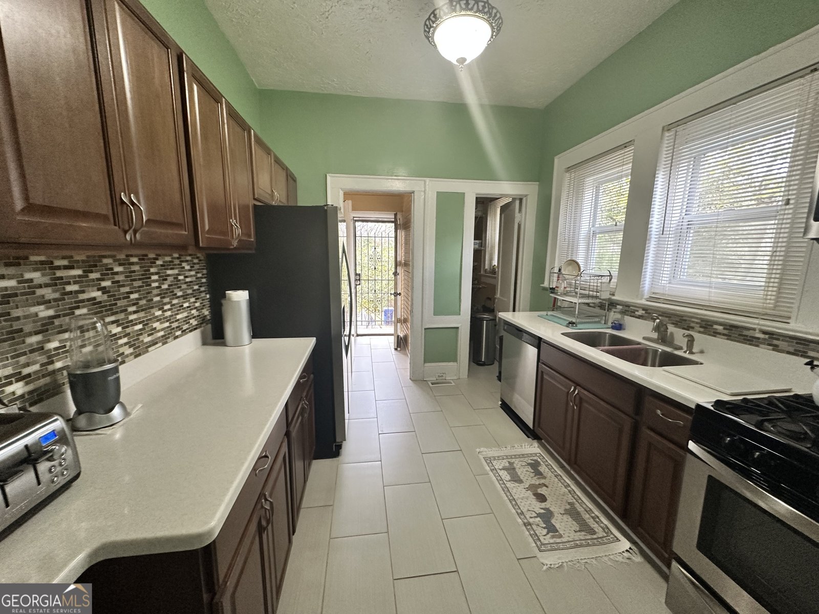 472 PARKWAY Drive Atlanta - 21