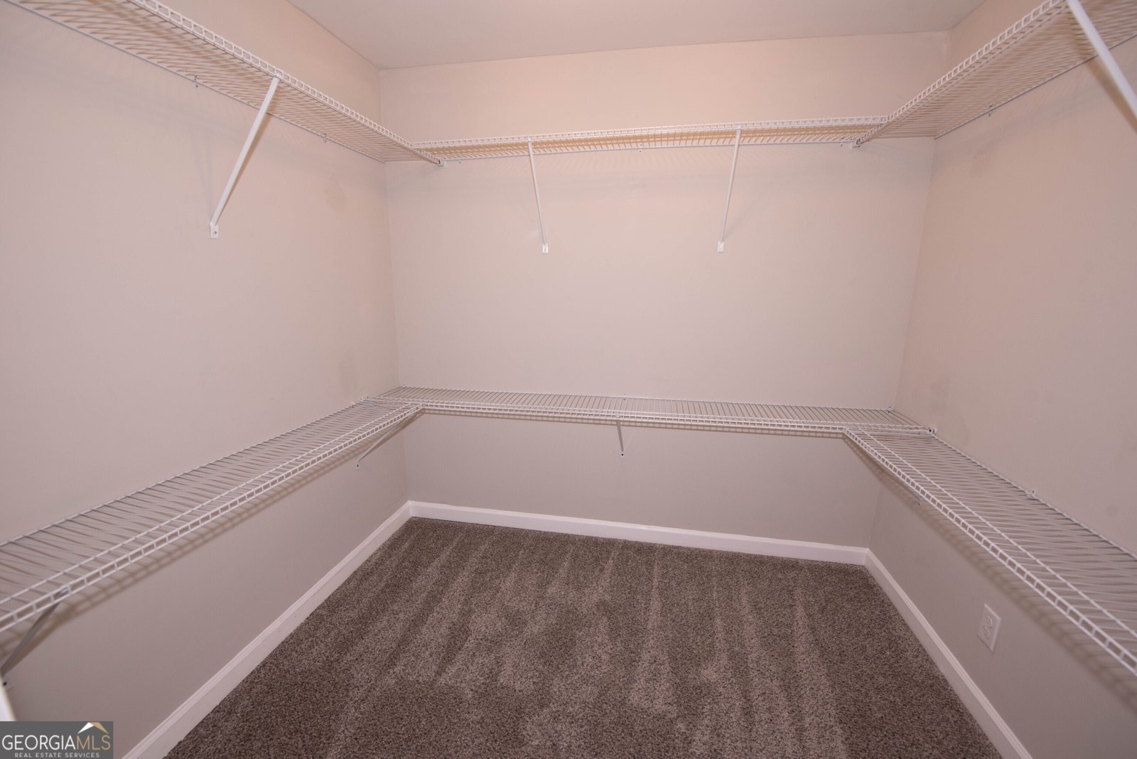 9 Friar Tuck Road Reynolds - 39