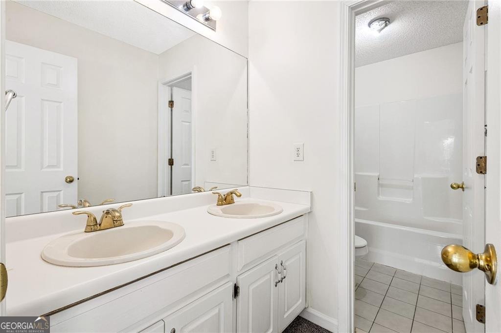 215 Shoreline Drive Fayetteville - 24