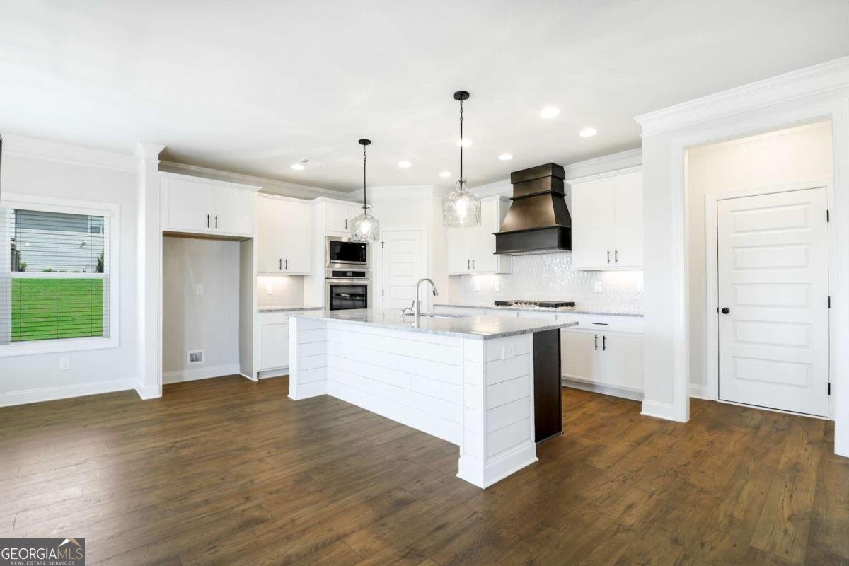 901 Calgary Court Winder - 8