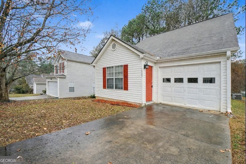 1525 Edgemoor Lane Douglasville - main photo