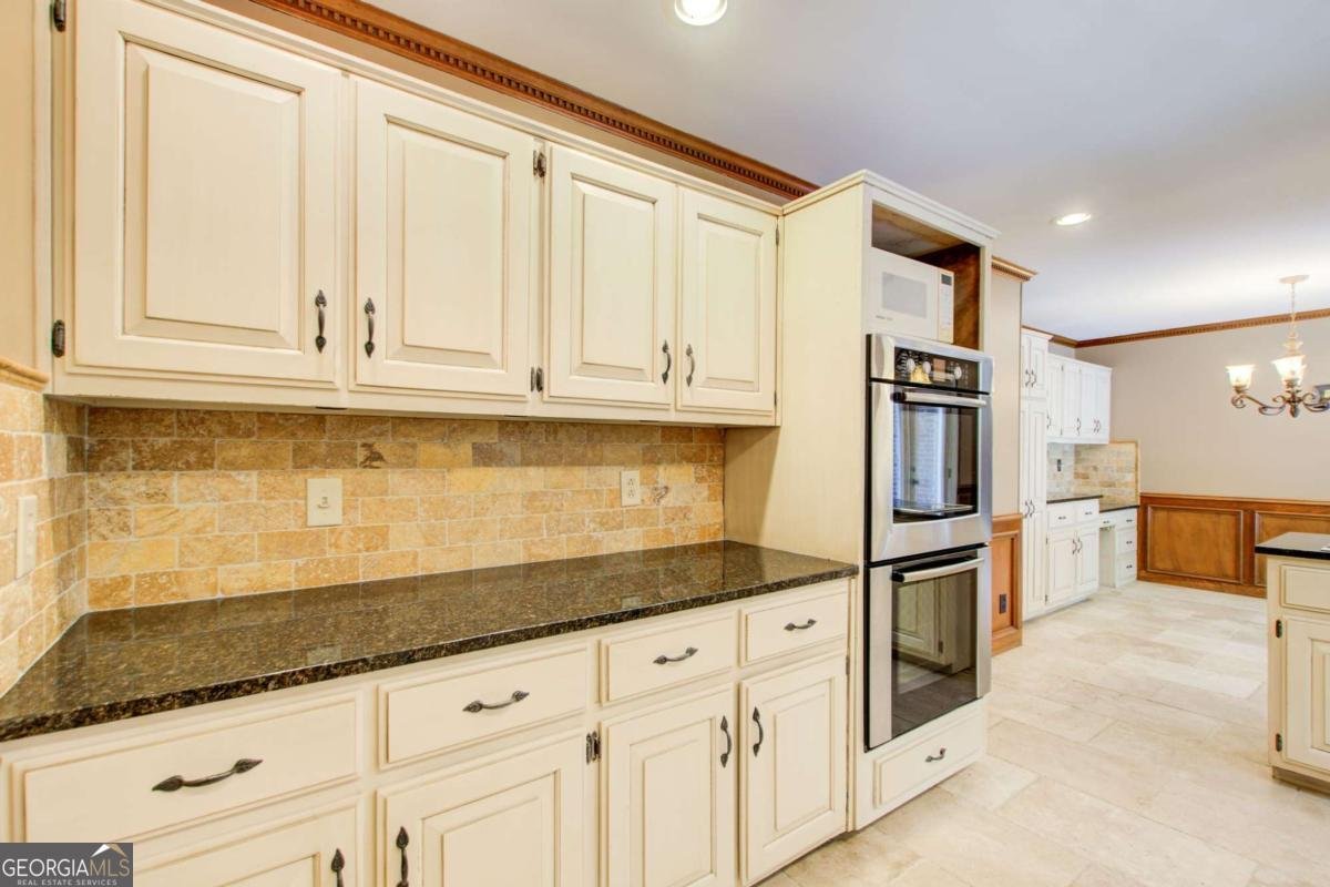 5163 CHARLEMAGNE Way Lilburn - 10