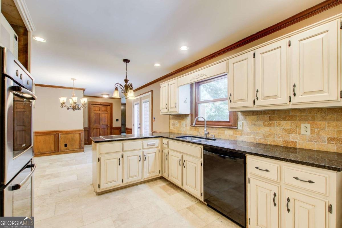 5163 CHARLEMAGNE Way Lilburn - 11