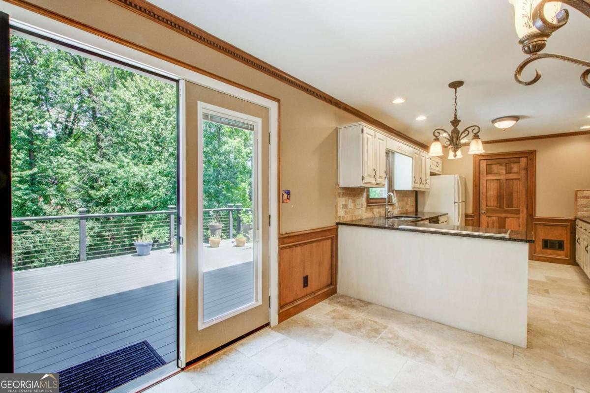 5163 CHARLEMAGNE Way Lilburn - 12