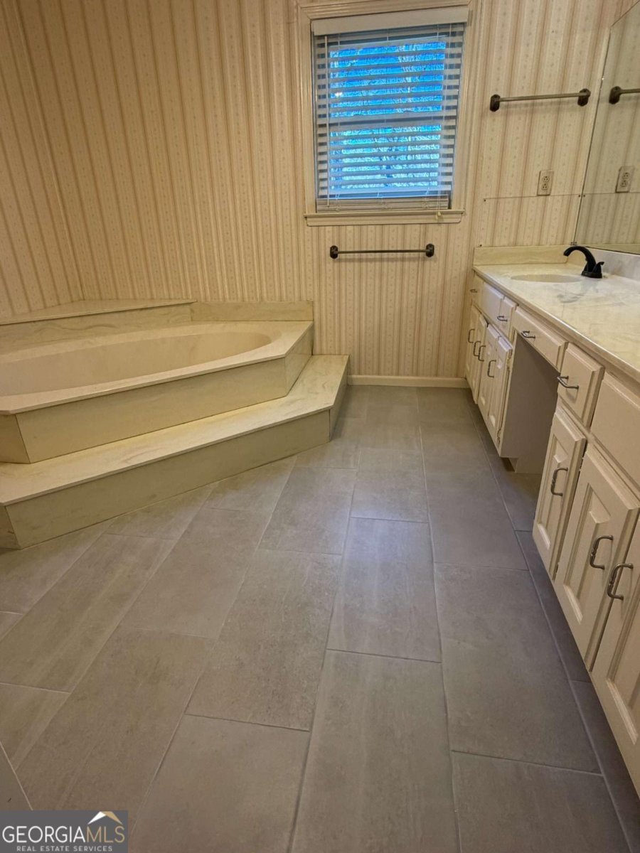 5163 CHARLEMAGNE Way Lilburn - 30