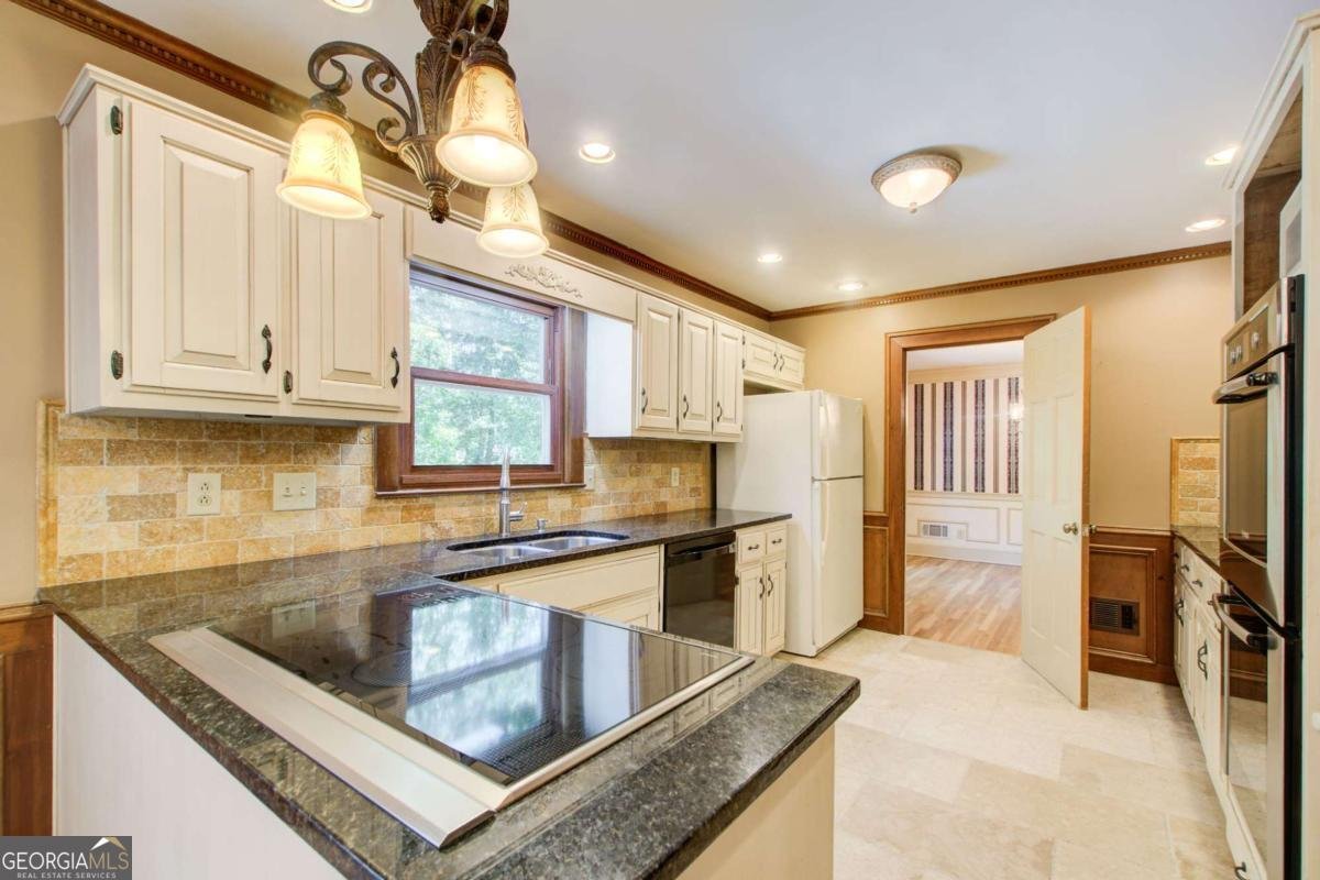 5163 CHARLEMAGNE Way Lilburn - 9