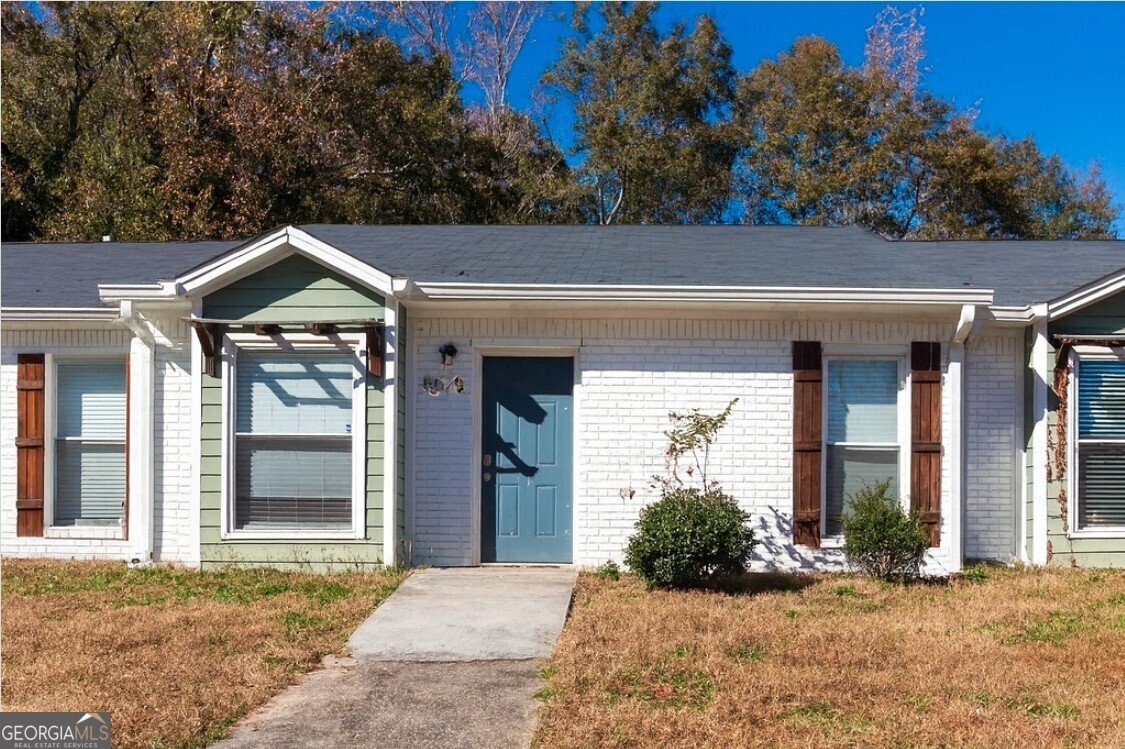 8675 Ashley Way Douglasville - main photo