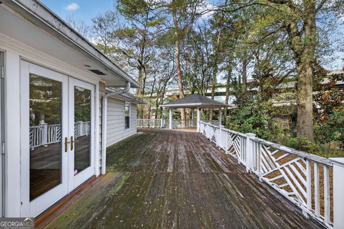 1040 Lindridge Drive Atlanta - 18