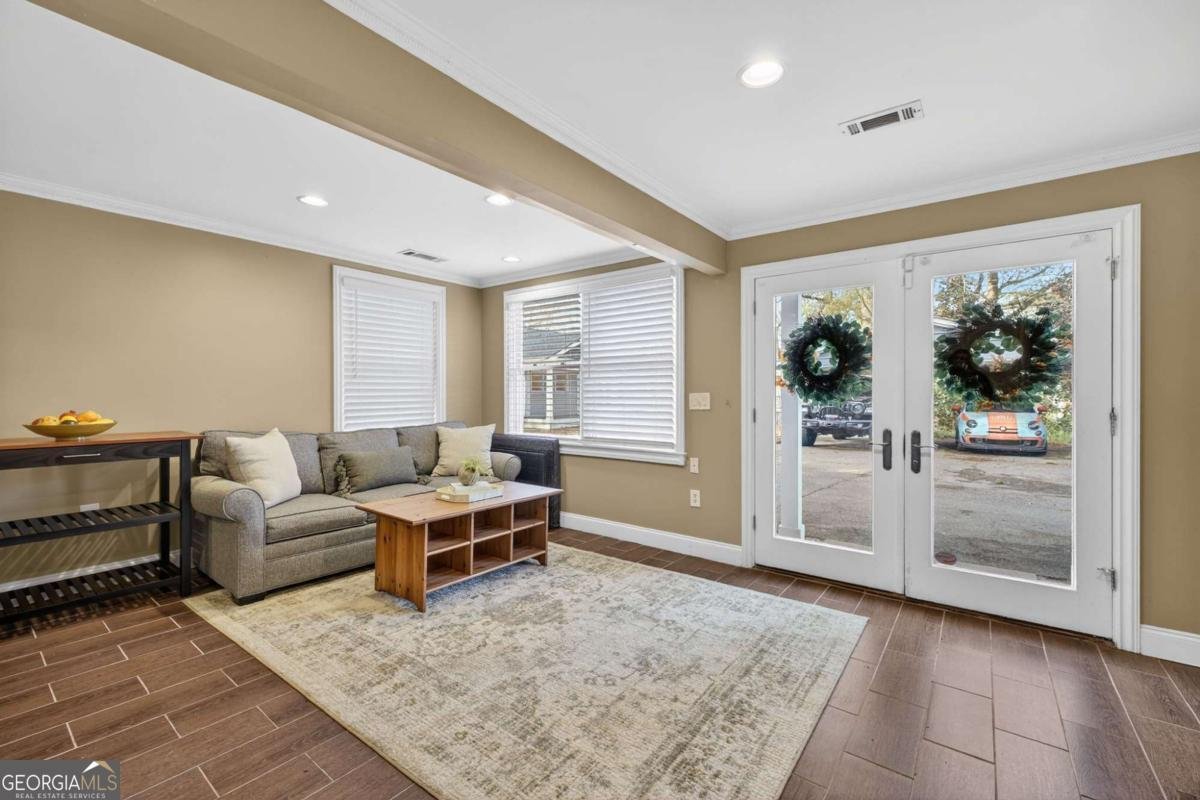 1040 Lindridge Drive Atlanta - 24