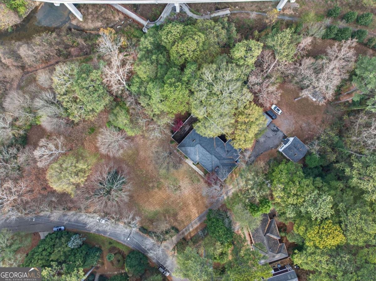 1040 Lindridge Drive Atlanta - 35