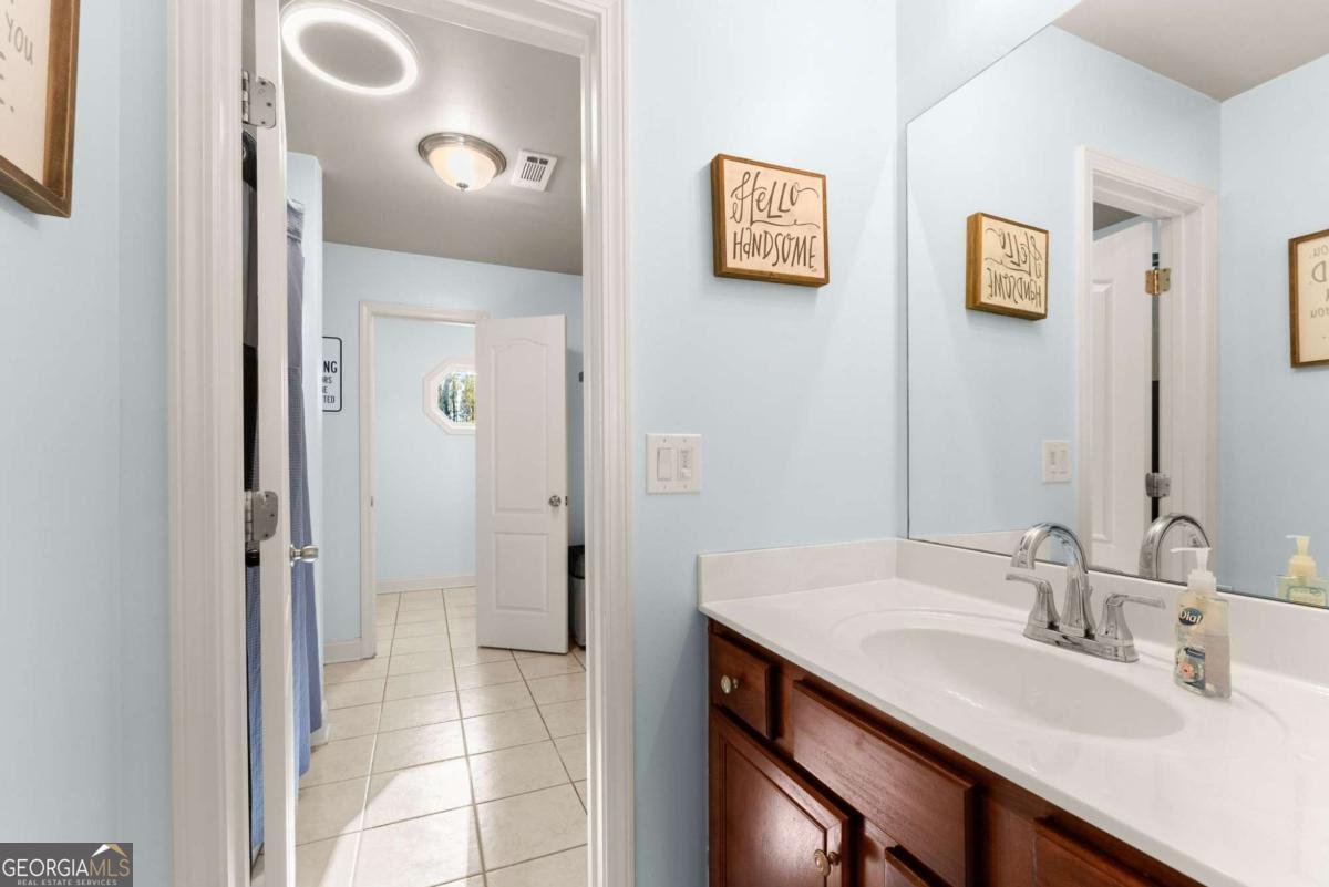 725 Larry Lane Winder - 43