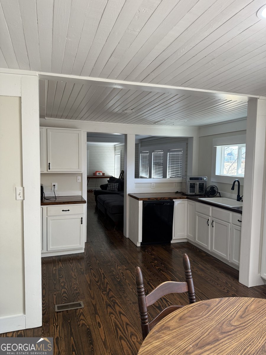 6937 Currahee Street Toccoa - Photo 9