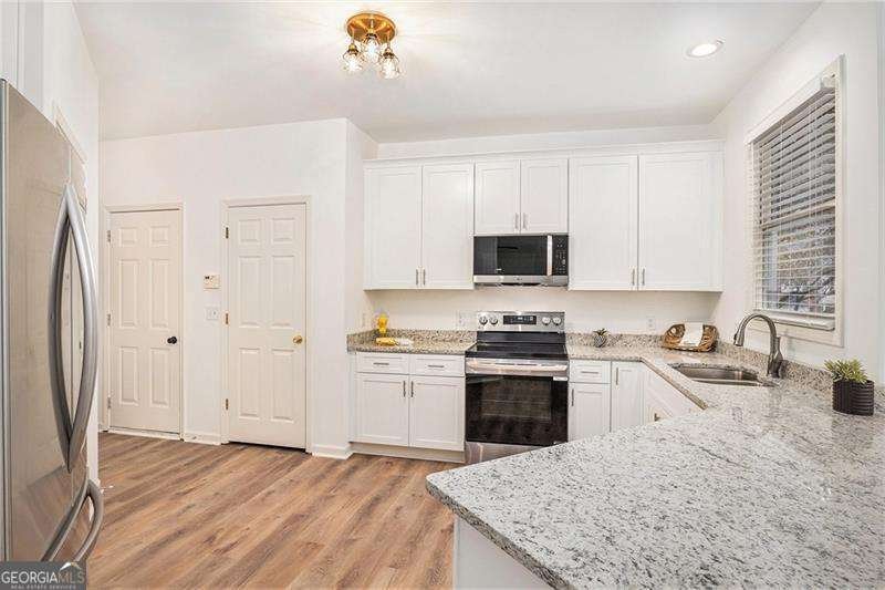 200 Ridge Bluff Lane Suwanee - Photo 8