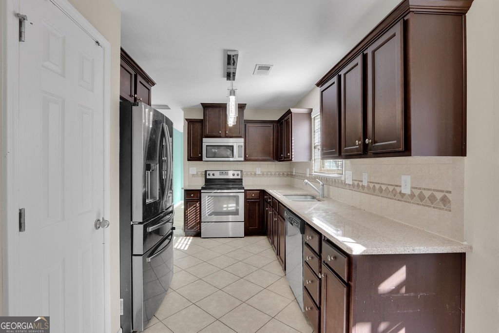 5642 Elwood Circle Flowery Branch - Photo 11