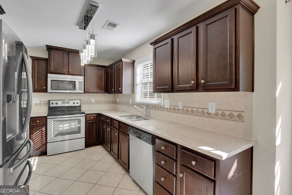 5642 Elwood Circle Flowery Branch - Photo 12