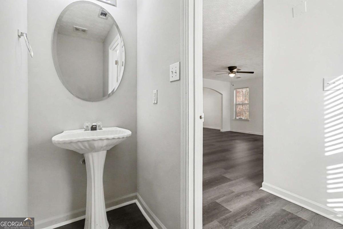 941 Windwood Court Atlanta - Photo 11