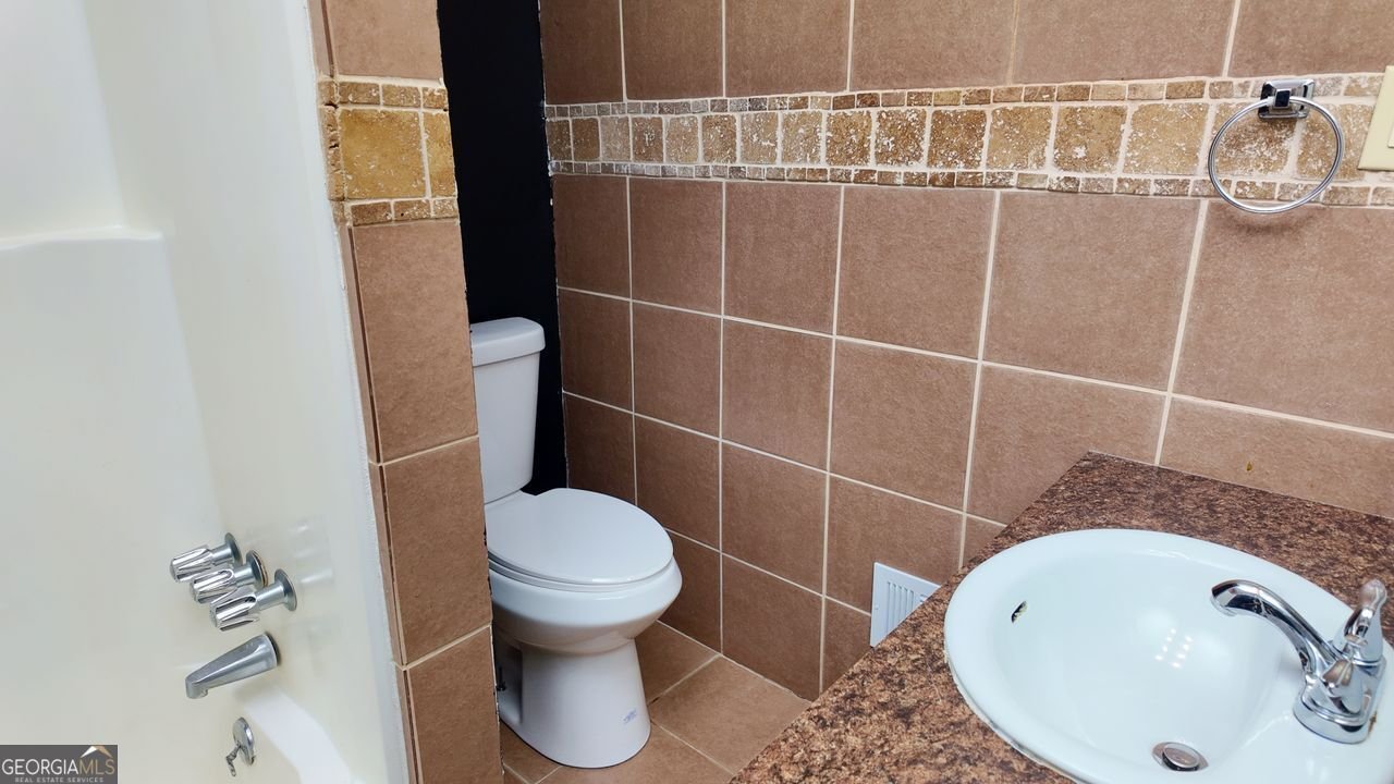 586 Stonehedge Drive Stone Mountain - Photo 7