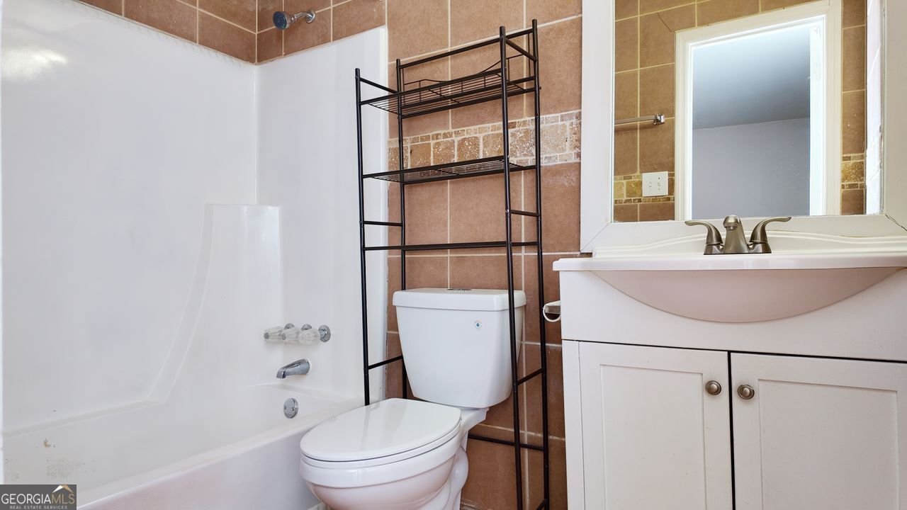 586 Stonehedge Drive Stone Mountain - Photo 9