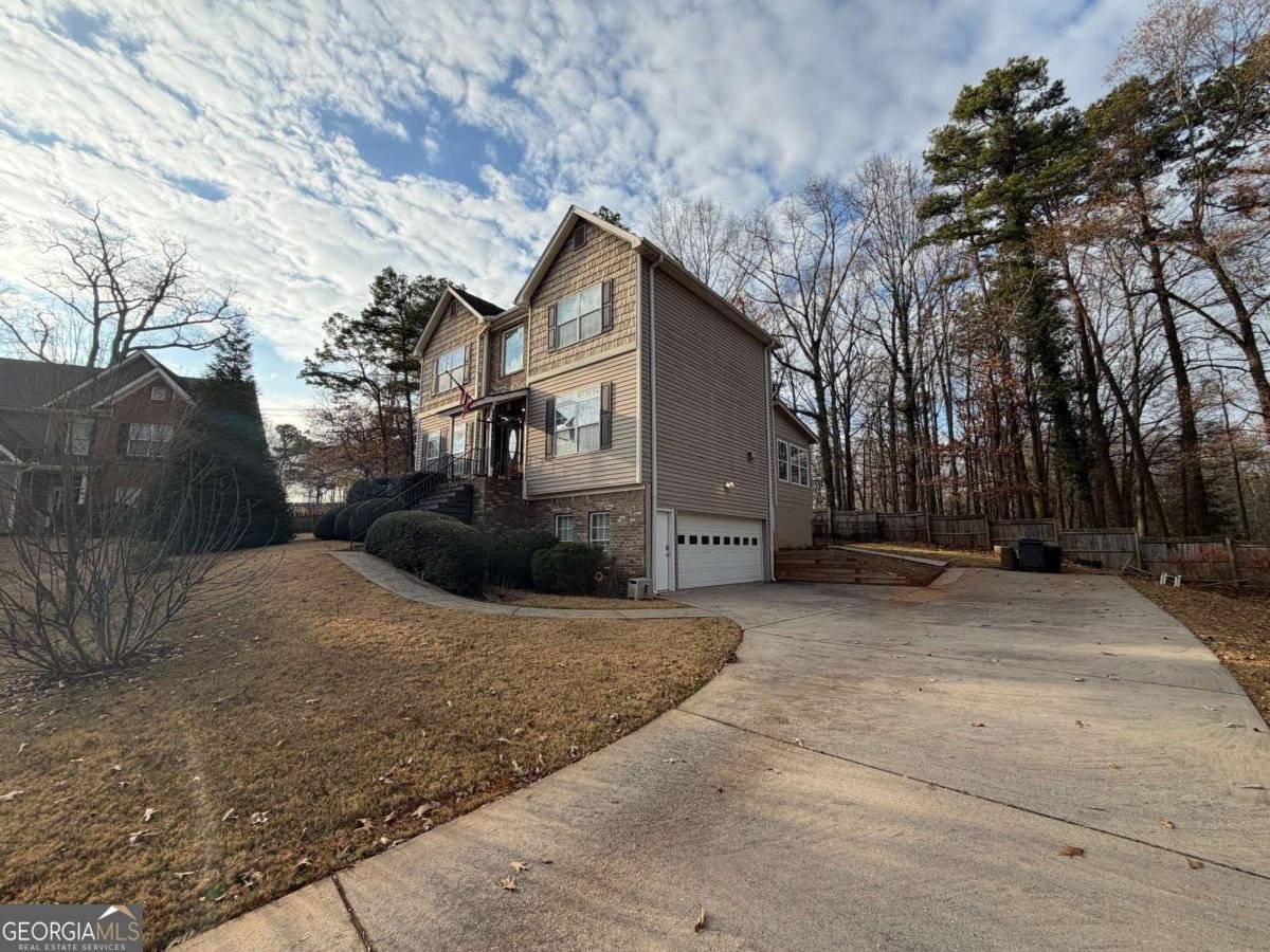 48 Stonehedge Court Buford - Photo 1