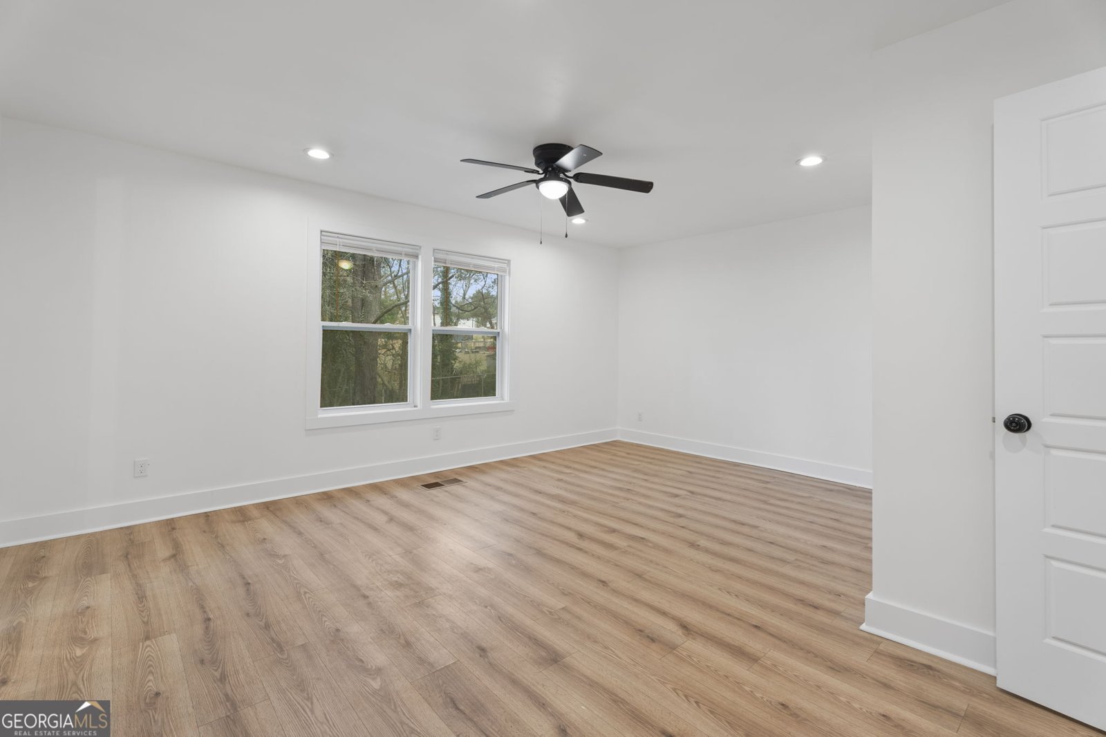 462 Emmett Street Riverdale - Photo 32