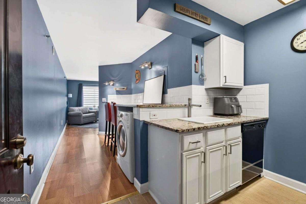 795 Hammond Drive Atlanta - Photo 6