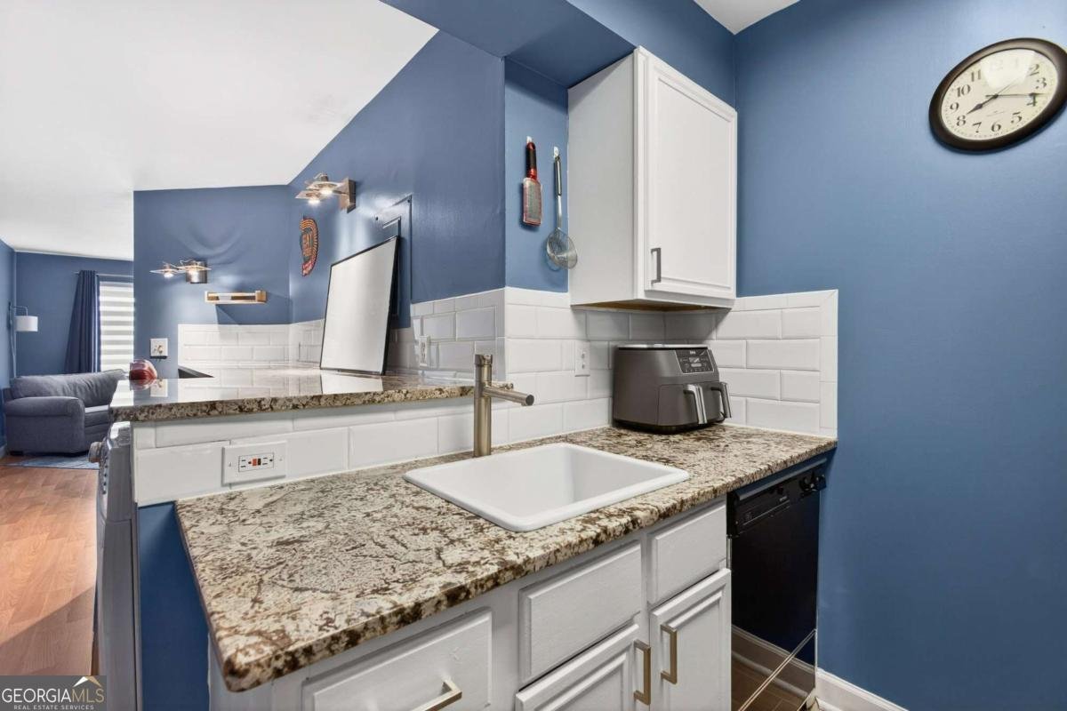 795 Hammond Drive Atlanta - Photo 9