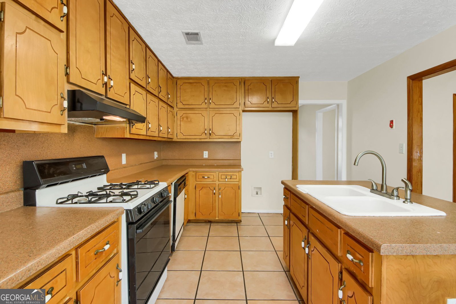 357 Falling Timber Court Stockbridge - Photo 7