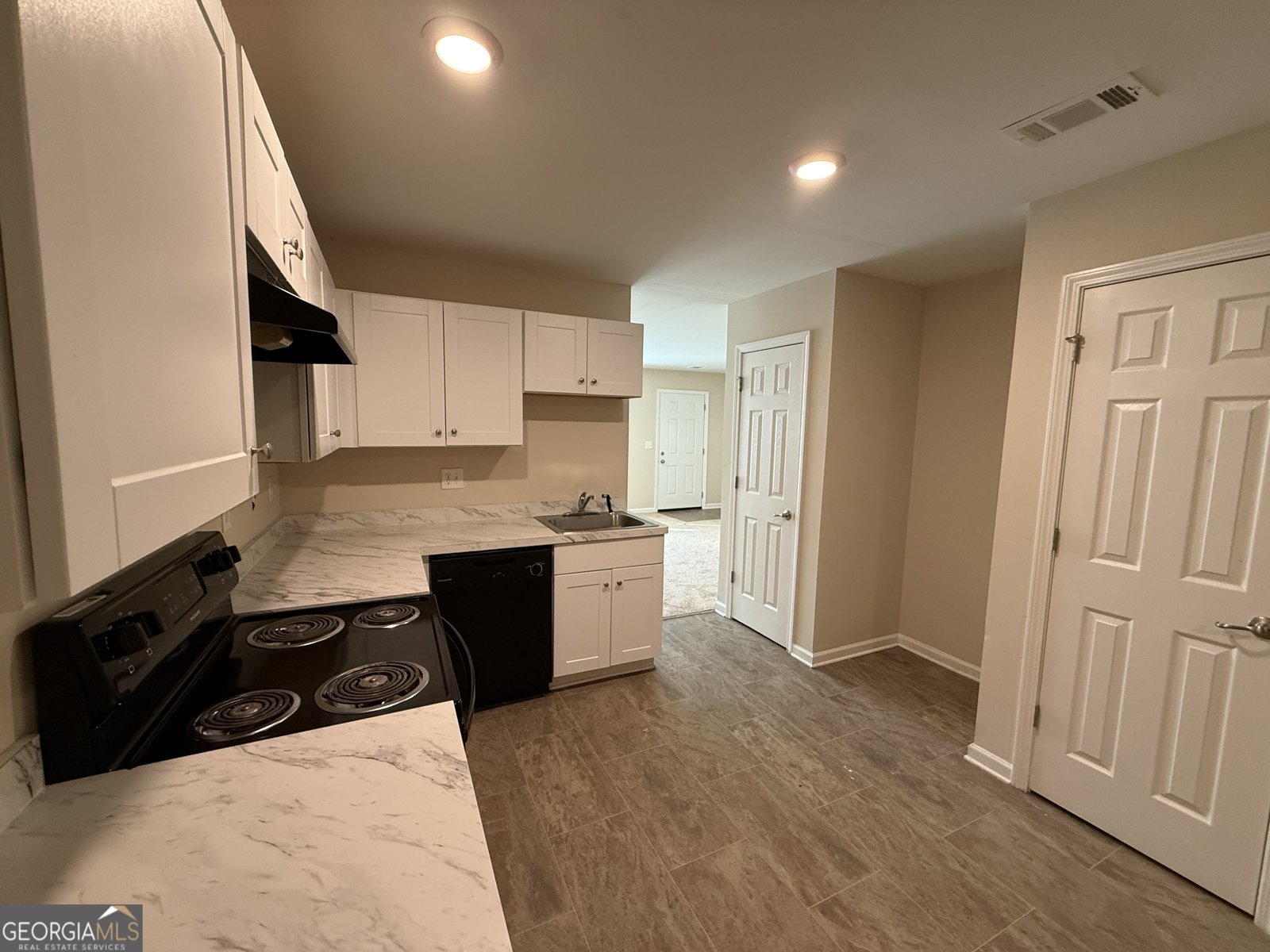 572 Elles Way Griffin - Photo 8