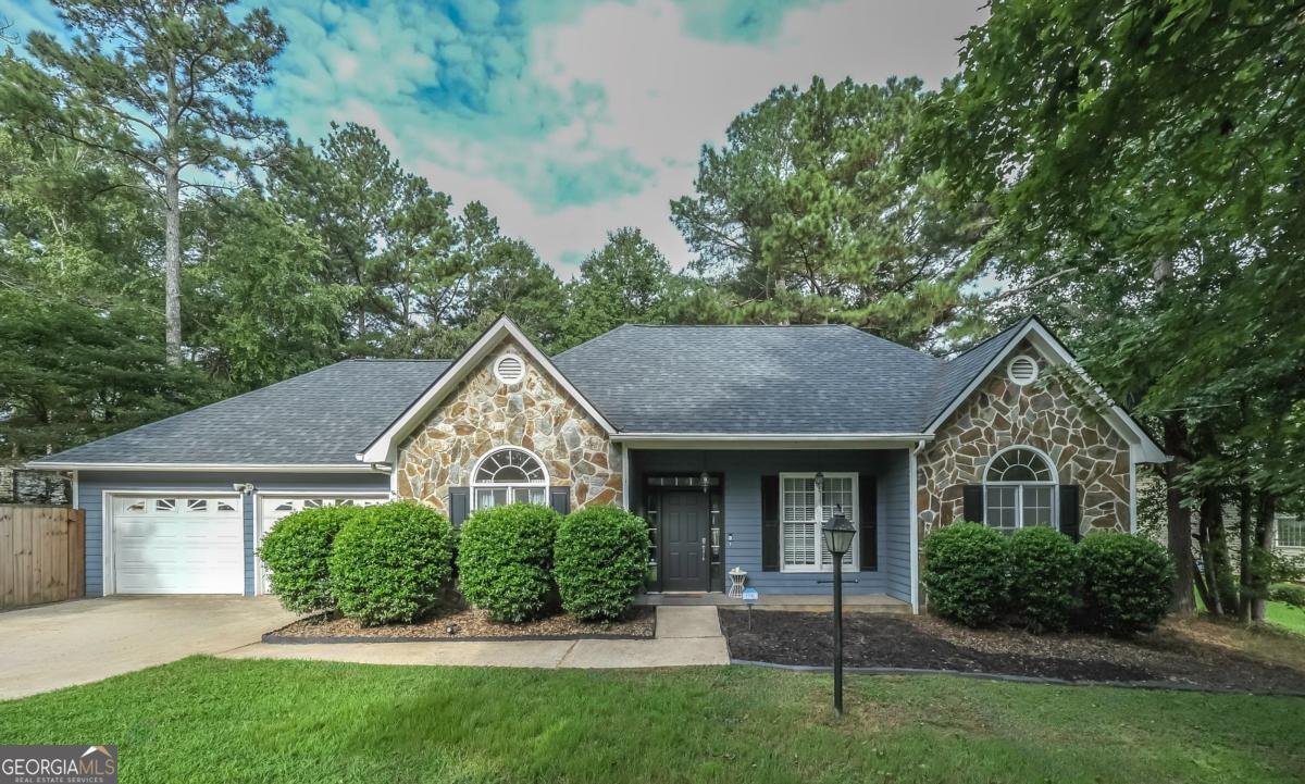 305 Eagles Nest Circle Carrollton - Photo 1