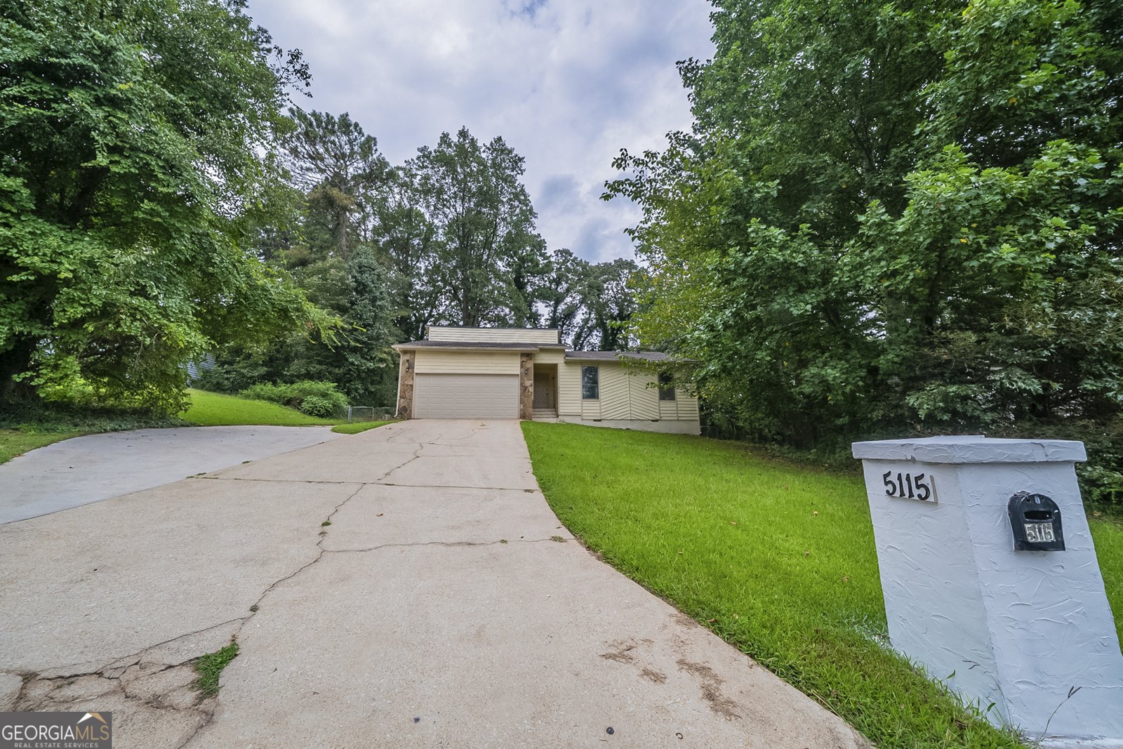 5115 Carole Place Stone Mountain - Photo 1