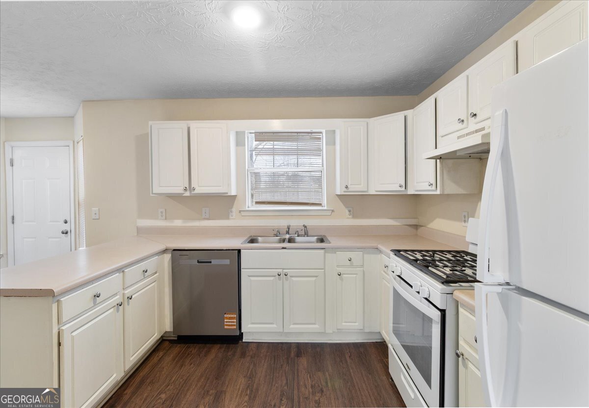 300 Carriage Lake Lane Stockbridge - Photo 9