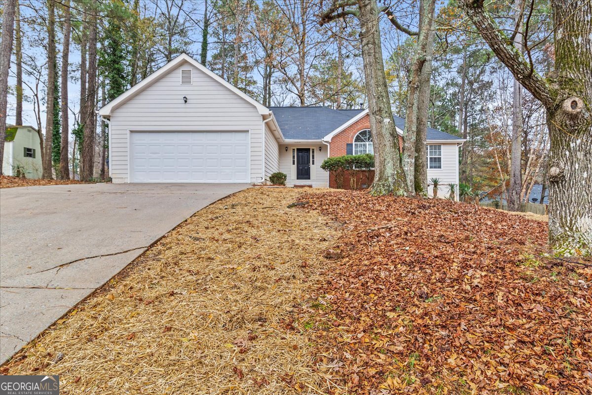401 Streamview Lane Stockbridge - Photo 1