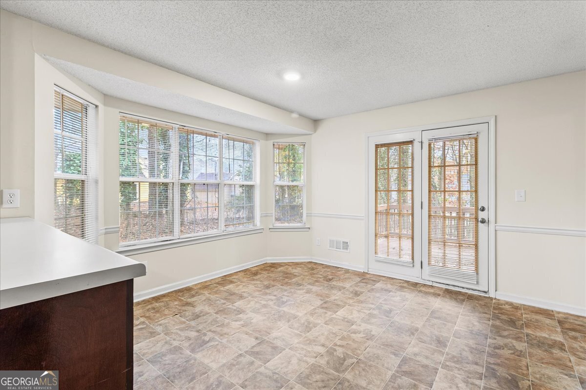 401 Streamview Lane Stockbridge - Photo 11