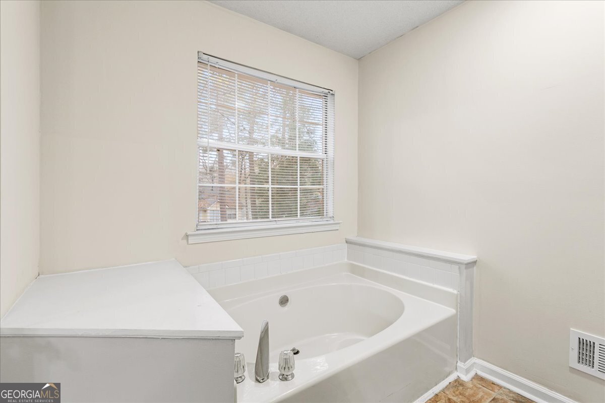 401 Streamview Lane Stockbridge - Photo 22