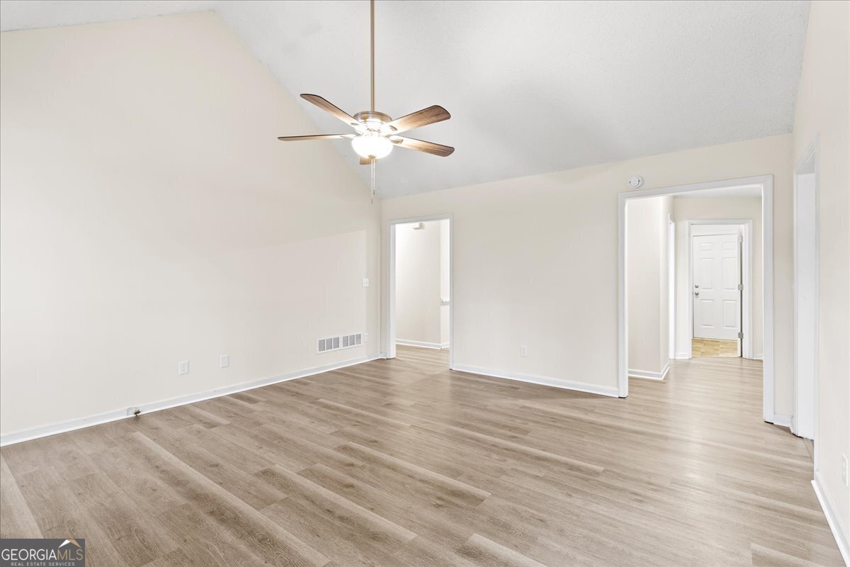 401 Streamview Lane Stockbridge - Photo 9