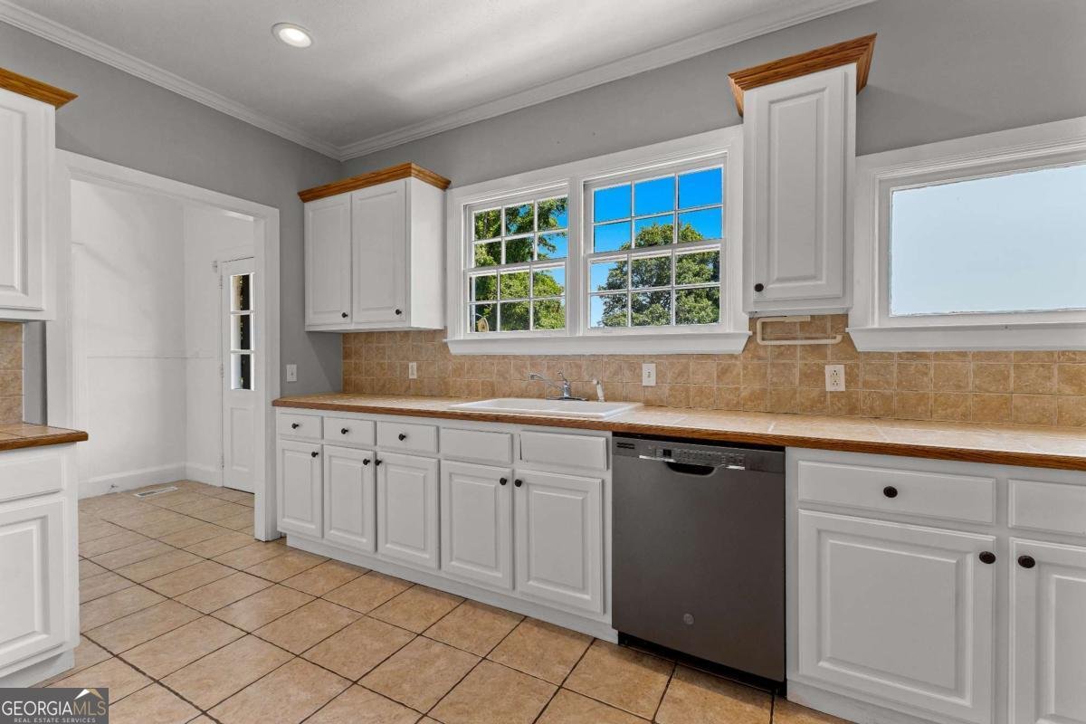 404 Thurston Avenue Thomaston - Photo 22