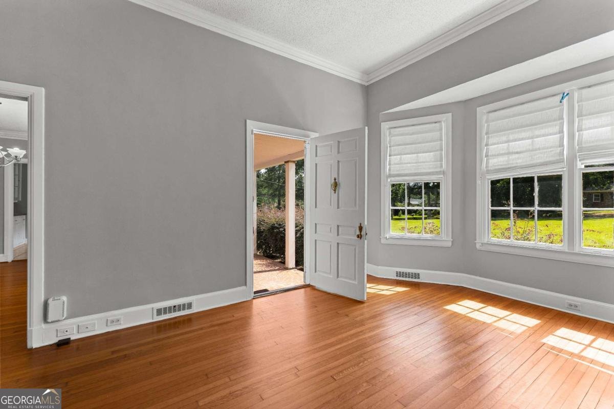 404 Thurston Avenue Thomaston - Photo 8