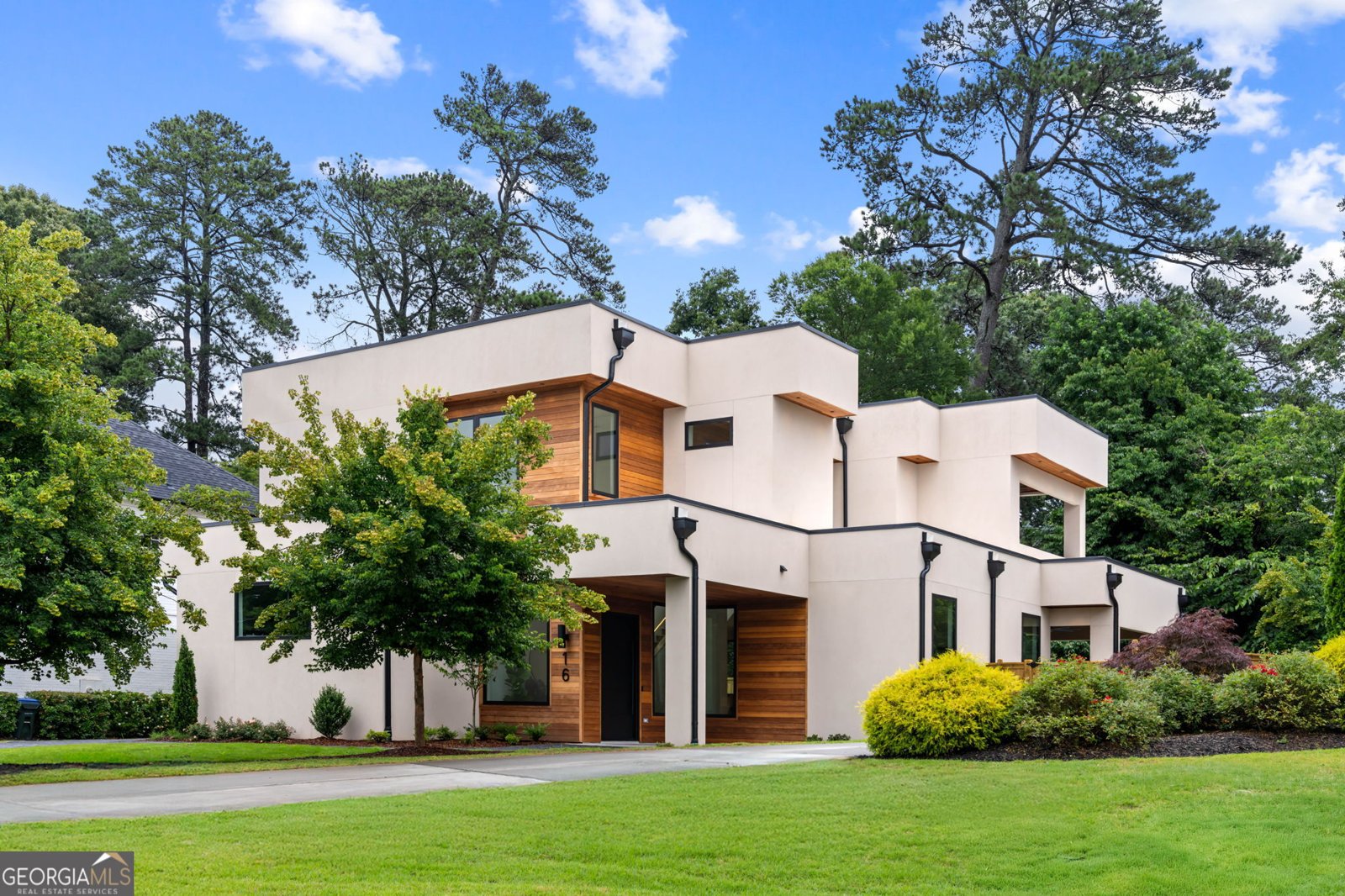 16 Bonnie Lane Sandy Springs - Photo 1