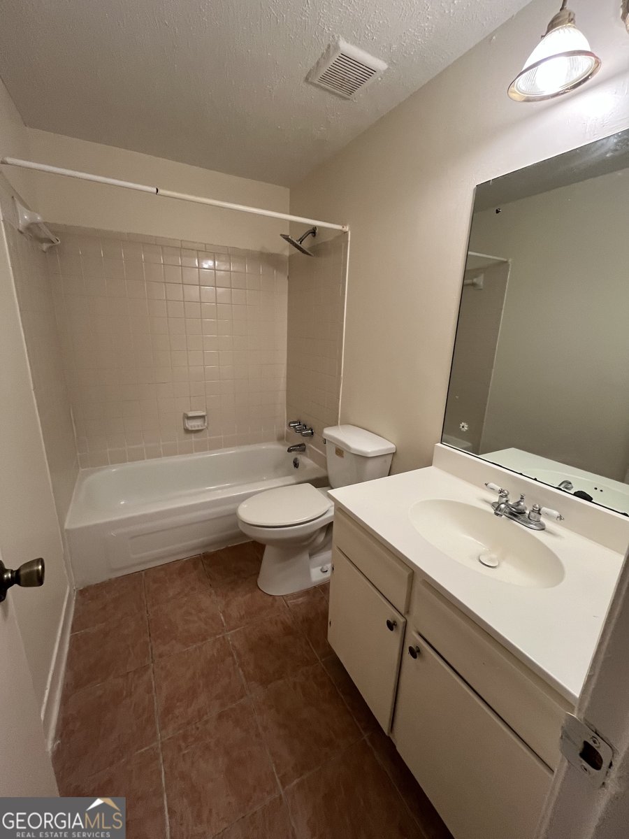 2069 Swan Court Riverdale - Photo 16