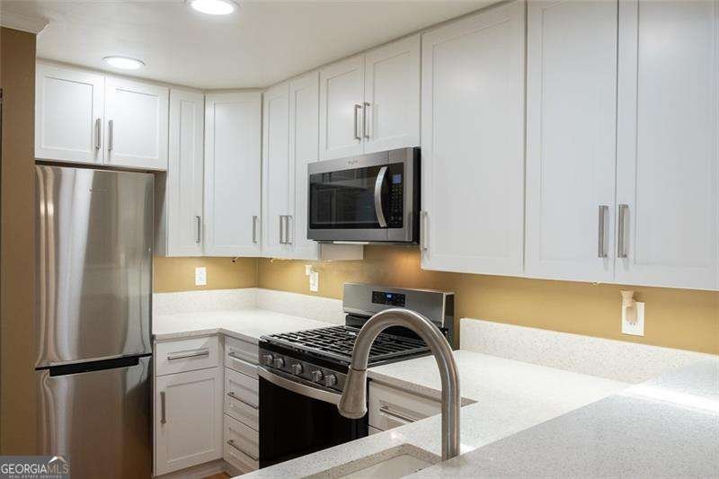 220 Renaissance Parkway Atlanta - Photo 8