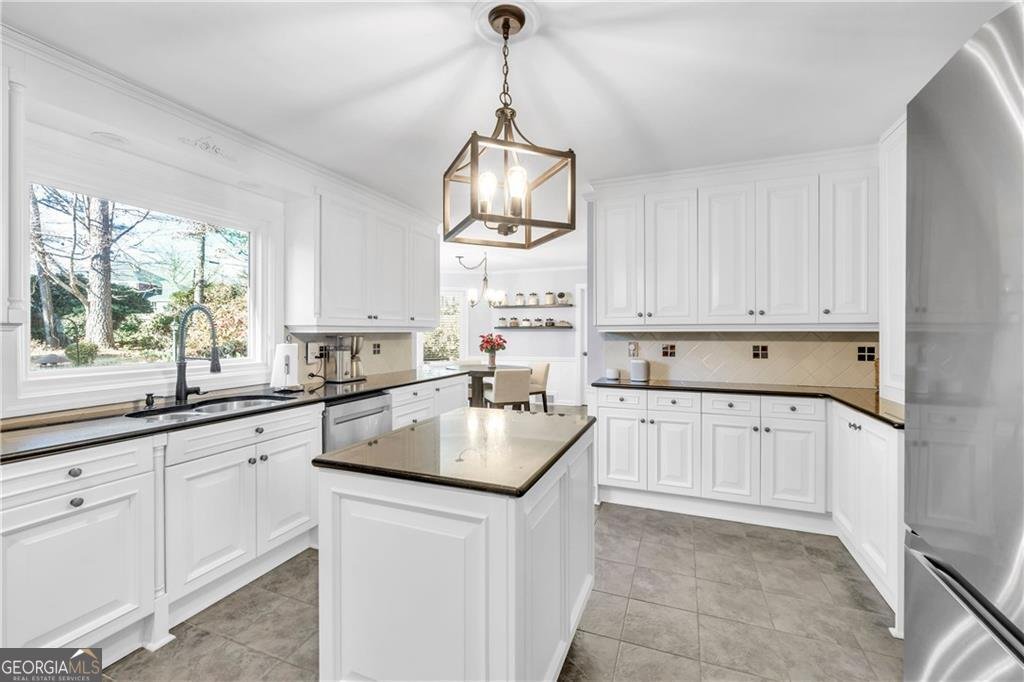 7590 Chaparral Drive Sandy Springs - Photo 11