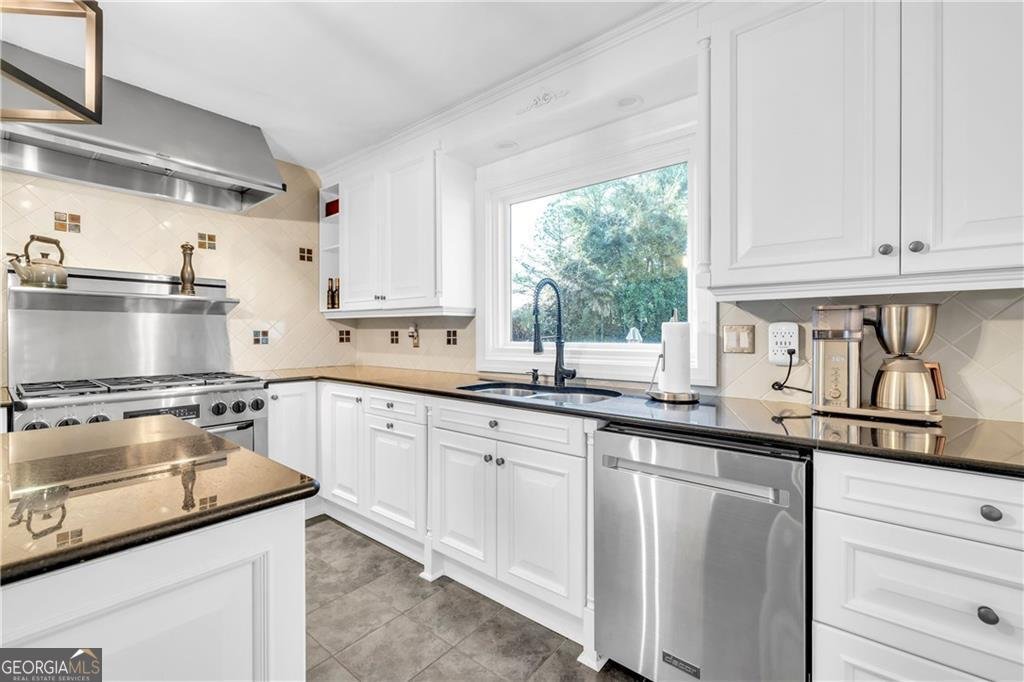 7590 Chaparral Drive Sandy Springs - Photo 13